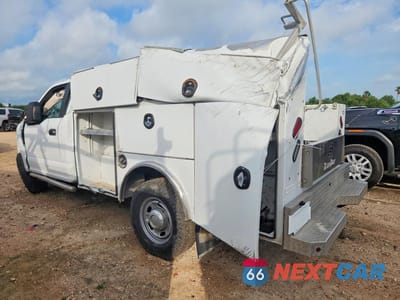 Drugie zdjęcie samochodu z przodu: 2021 FORD F350 SUPER DUTY UTILITY / SERVICE TRUCK VIN:1FDBF3E6XMEC33815 - miniatura