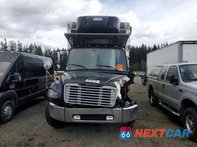 Drugie zdjęcie samochodu z przodu: 2020 FREIGHTLINER BUSINESS CLASS M2 REFRIGERATED BOX TRUCK VIN:3ALACXFC0LDMF5884 - miniatura