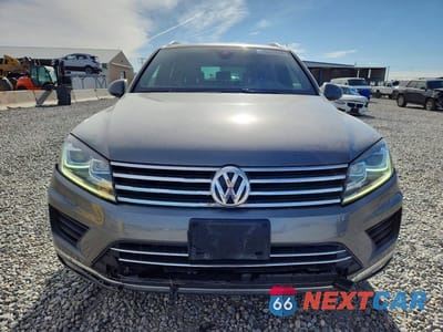 Piąte zdjęcie samochodu w środku: 2017 VOLKSWAGEN TOUAREG WOLFSBURG VIN:WVGRF7BP2HD003183 - miniatura