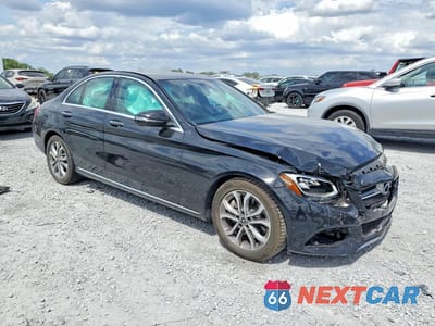 Czwarte zdjęcie samochodu z boku: 2018 MERCEDES-BENZ C 300 VIN:55SWF4JB1JU257069 - miniatura