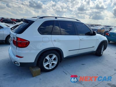 Trzecie zdjęcie samochodu z tyłu: 2013 BMW X5 XDRIVE35I VIN:5UXZV4C51D0E03287 - miniatura