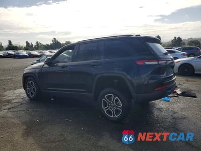 Drugie zdjęcie samochodu z przodu: 2023 JEEP GRAND CHEROKEE TRAILHAWK 4XE VIN:1C4RJYC66P8875064 - miniatura