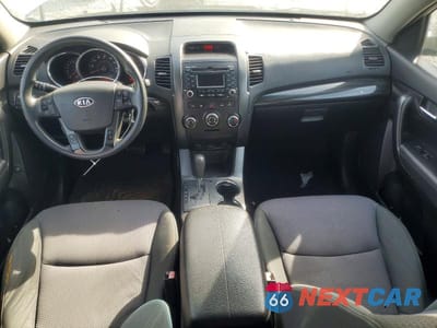 Zdjęcie 8 z 11 samochodu: 2012 KIA SORENTO LX VIN:5XYKT3A13CG200457 - miniatura