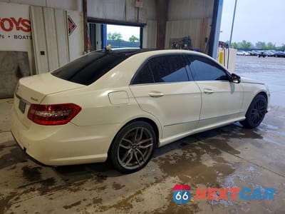 Trzecie zdjęcie samochodu z tyłu: 2010 MERCEDES-BENZ E550 VIN:WDDHF9AB4AA236643 - miniatura