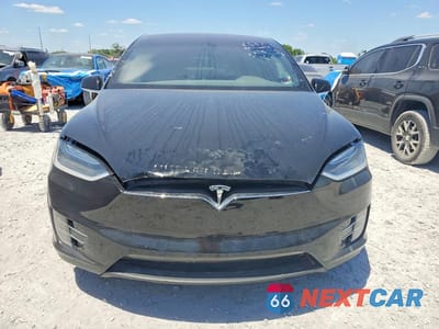 Piąte zdjęcie samochodu w środku: 2016 TESLA MODEL X VIN:5YJXCBE28GF018074 - miniatura