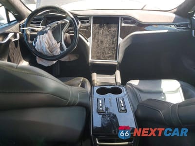 Zdjęcie 8 z 13 samochodu: 2015 TESLA MODEL S VIN:5YJSA1E11FF118811 - miniatura
