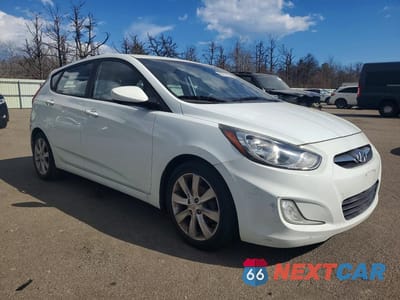 Czwarte zdjęcie samochodu z boku: 2012 HYUNDAI ACCENT SE VIN:KMHCU5AE7CU020506 - miniatura