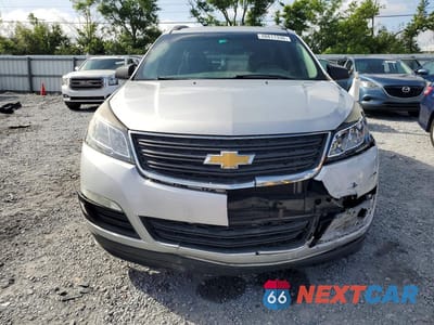 Piąte zdjęcie samochodu w środku: 2017 CHEVROLET TRAVERSE LS VIN:1GNKRFED0HJ181062 - miniatura