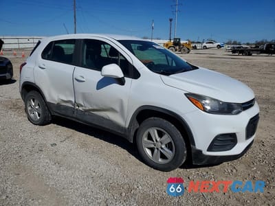 Czwarte zdjęcie samochodu z boku: 2018 CHEVROLET TRAX LS VIN:KL7CJNSB3JB549233 - miniatura
