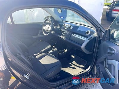 Piąte zdjęcie samochodu w środku: 2011 SMART FORTWO PURE VIN:WMEEJ3BA7BK427517 - miniatura