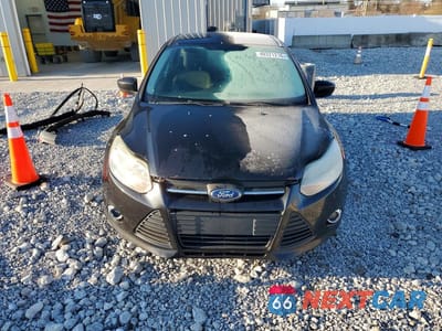 Piąte zdjęcie samochodu w środku: 2012 FORD FOCUS SE VIN:1FAHP3K27CL334405 - miniatura