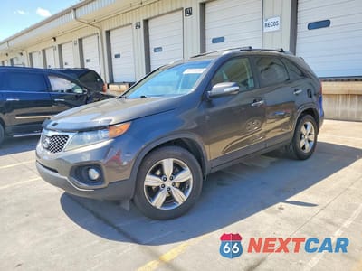 2013 KIA SORENTO EX 5XYKU3A22DG421264 - główne zdjęcie licytacji z USA - miniatura