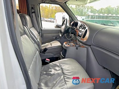 Piąte zdjęcie samochodu w środku: 2002 FORD ECONOLINE E450 SUPER DUTY CUTAWAY VAN VIN:1FDXE45S52HB28073 - miniatura