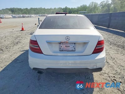 Zdjęcie 6 z 11 samochodu: 2013 MERCEDES-BENZ C 250 VIN:WDDGF4HB2DR272437 - miniatura