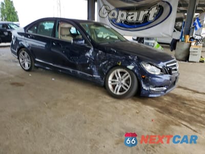 Czwarte zdjęcie samochodu z boku: 2014 MERCEDES-BENZ C 300 4MATIC VIN:WDDGF8AB0EG181763 - miniatura