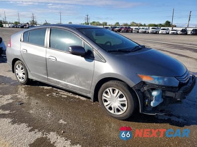 Czwarte zdjęcie samochodu z boku: 2010 HONDA INSIGHT LX VIN:JHMZE2H50AS009144 - miniatura