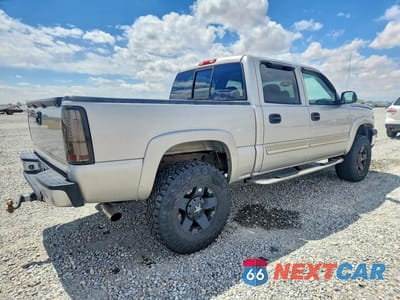 Trzecie zdjęcie samochodu z tyłu: 2005 CHEVROLET SILVERADO K1500 VIN:2GCEK13T451396196 - miniatura