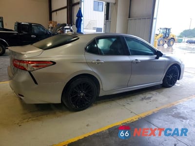 Trzecie zdjęcie samochodu z tyłu: 2019 TOYOTA CAMRY SE VIN:4T1B11HK2KU757913 - miniatura