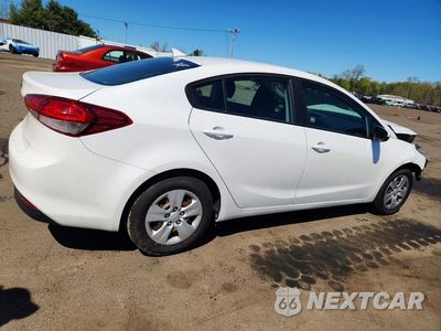 Trzecie zdjęcie samochodu z tyłu: 2017 KIA FORTE LX VIN:3KPFL4A71HE059372 - miniatura
