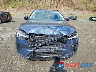 Piąte zdjęcie samochodu w środku: 2023 VOLVO XC60 ULTIMATE VIN:YV4H60DX0P1391466 - miniatura