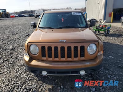 Piąte zdjęcie samochodu w środku: 2011 JEEP PATRIOT LATITUDE VIN:1J4NF4GB7BD173197 - miniatura