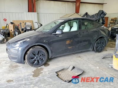 2025 TESLA MODEL Y 7SAYGAEEXSF233741 - główne zdjęcie licytacji z USA - miniatura