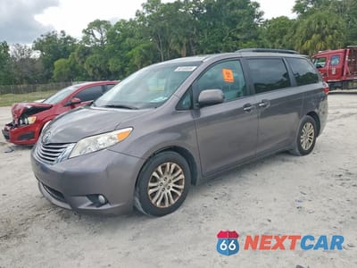 2017 TOYOTA SIENNA XLE 8-PASSENGER 5TDYZ3DC3HS812741 - główne zdjęcie licytacji z USA - miniatura