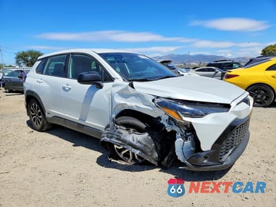 Czwarte zdjęcie samochodu z boku: 2023 TOYOTA COROLLA CROSS HYBRID S VIN:7MUFBABG1PV011218 - miniatura