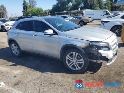 Czwarte zdjęcie samochodu z boku: 2017 MERCEDES-BENZ GLA 250 VIN:WDCTG4EB9HJ327071 - miniatura