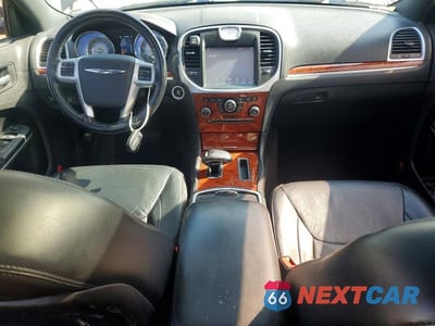 Zdjęcie 8 z 12 samochodu: 2014 CHRYSLER 300 VIN:2C3CCAAG3EH343334 - miniatura