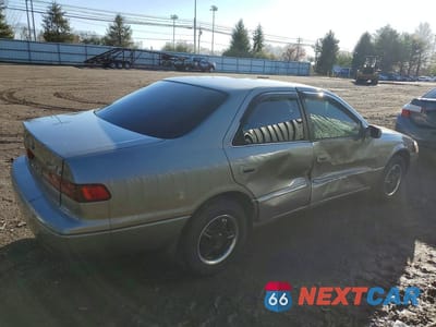 Trzecie zdjęcie samochodu z tyłu: 1999 TOYOTA CAMRY CE VIN:4T1BG22K4XU497017 - miniatura