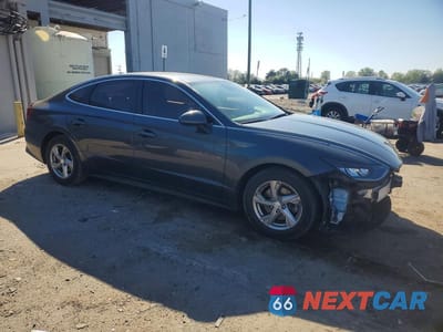 Czwarte zdjęcie samochodu z boku: 2020 HYUNDAI SONATA SE VIN:5NPEG4JA0LH033216 - miniatura