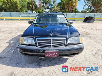 Piąte zdjęcie samochodu w środku: 1995 MERCEDES-BENZ C 220 VIN:WDBHA22E1SF229693 - miniatura
