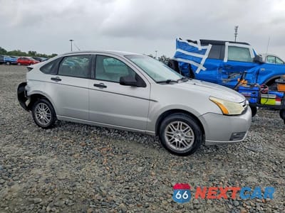 Czwarte zdjęcie samochodu z boku: 2009 FORD FOCUS SE VIN:1FAHP35N89W170868 - miniatura