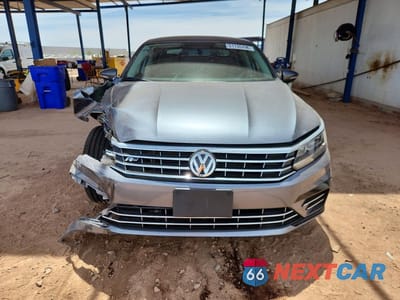 Piąte zdjęcie samochodu w środku: 2017 VOLKSWAGEN PASSAT R-LINE VIN:1VWDT7A31HC031906 - miniatura