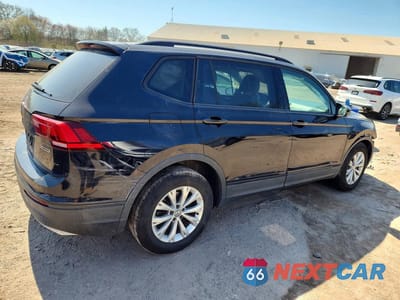 Trzecie zdjęcie samochodu z tyłu: 2019 VOLKSWAGEN TIGUAN S VIN:3VV0B7AX8KM053836 - miniatura