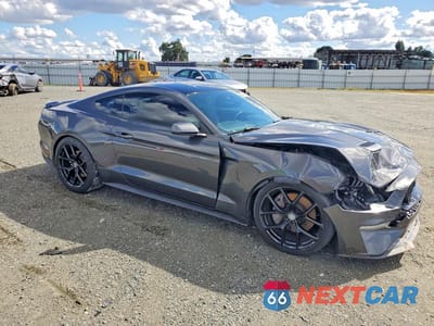 Czwarte zdjęcie samochodu z boku: 2020 FORD MUSTANG GT VIN:1FA6P8CF0L5125159 - miniatura