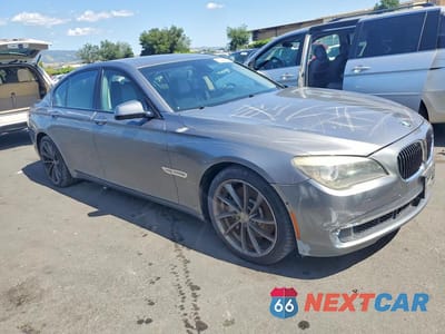 Czwarte zdjęcie samochodu z boku: 2010 BMW 750 I XDRIVE VIN:WBAKC6C58AC393642 - miniatura
