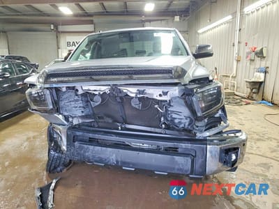 Piąte zdjęcie samochodu w środku: 2019 TOYOTA TUNDRA LIMITED VIN:5TFHY5F17KX867785 - miniatura
