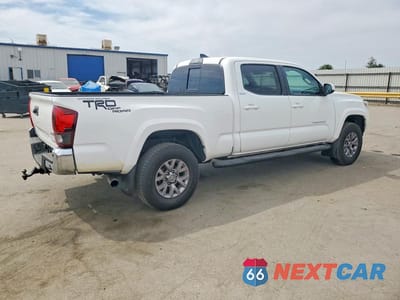 Trzecie zdjęcie samochodu z tyłu: 2019 TOYOTA TACOMA DOUBLE CAB VIN:3TMBZ5DN4KM019944 - miniatura