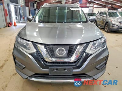 Piąte zdjęcie samochodu w środku: 2017 NISSAN ROGUE SV VIN:KNMAT2MV6HP600702 - miniatura