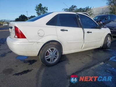 Trzecie zdjęcie samochodu z tyłu: 2001 FORD FOCUS SE VIN:1FAFP34P01W233332 - miniatura