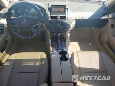 Zdjęcie 8 z 12 samochodu: 2009 MERCEDES-BENZ C 300 VIN:WDDGF54X89R046174 - miniatura