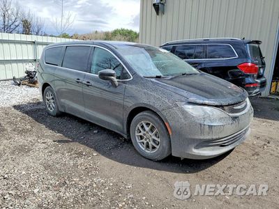 Czwarte zdjęcie samochodu z boku: 2017 CHRYSLER PACIFICA TOURING VIN:2C4RC1DG4HR702576 - miniatura