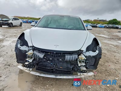 Piąte zdjęcie samochodu w środku: 2023 TESLA MODEL 3 VIN:5YJ3E1EA8PF573813 - miniatura