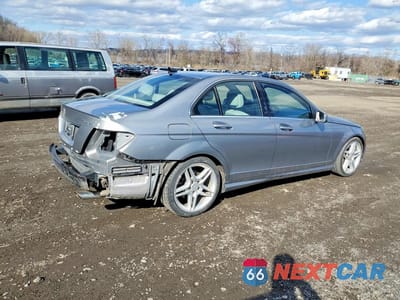 Trzecie zdjęcie samochodu z tyłu: 2011 MERCEDES-BENZ C 300 4MATIC VIN:WDDGF8BB6BR181717 - miniatura