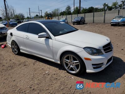 Czwarte zdjęcie samochodu z boku: 2014 MERCEDES-BENZ C 250 VIN:WDDGJ4HB3EG195833 - miniatura