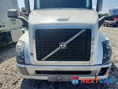 Zdjęcie 7 z 10 samochodu: 2018 VOLVO VNL SEMI TRUCK VIN:4V4NC9EH4JN984195 - miniatura
