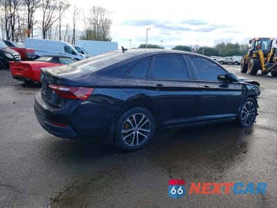 Trzecie zdjęcie samochodu z tyłu: 2023 VOLKSWAGEN JETTA SPORT VIN:3VWBM7BU6PM007156 - miniatura