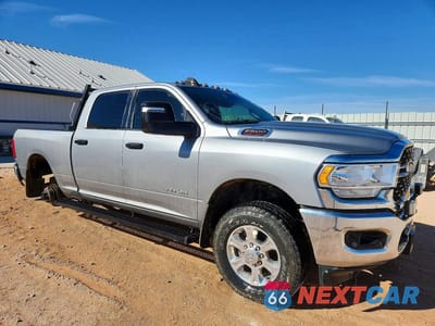 Czwarte zdjęcie samochodu z boku: 2024 RAM 2500 BIG HORN VIN:3C6UR5DJ8RG193750 - miniatura